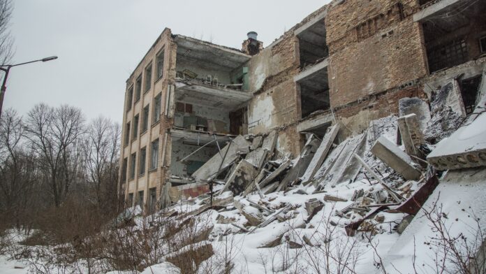 Украйна руини - зима.
