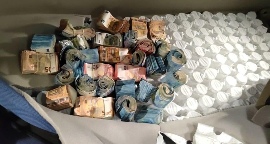 Укрити пари