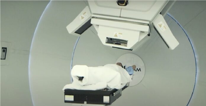 Протонен ускорител