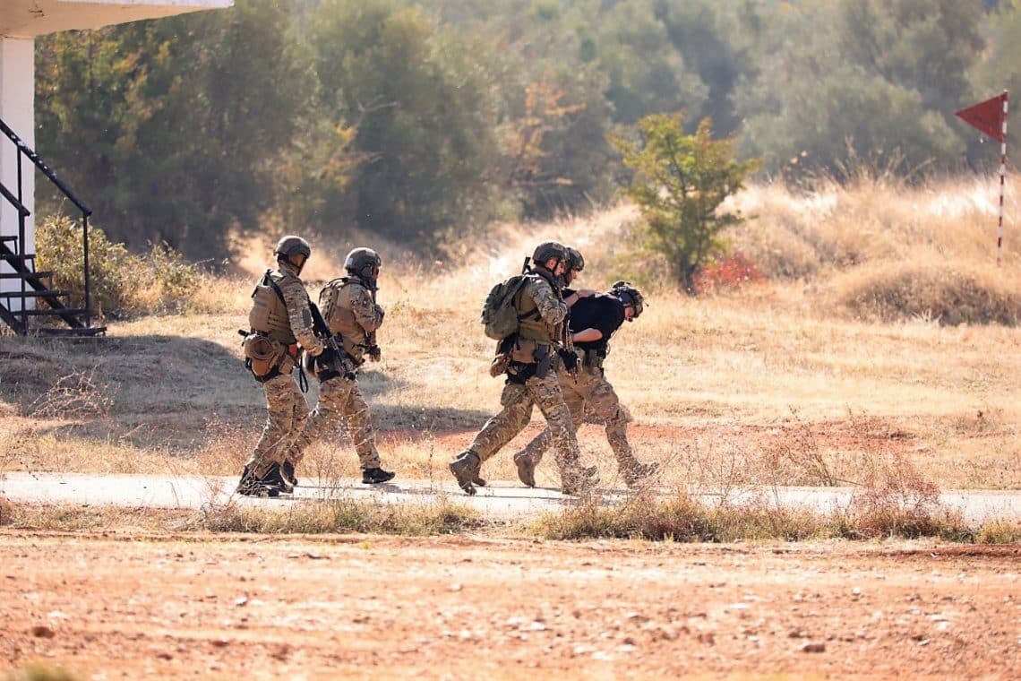 България няма да участва по никакъв начин с военнослужещи на