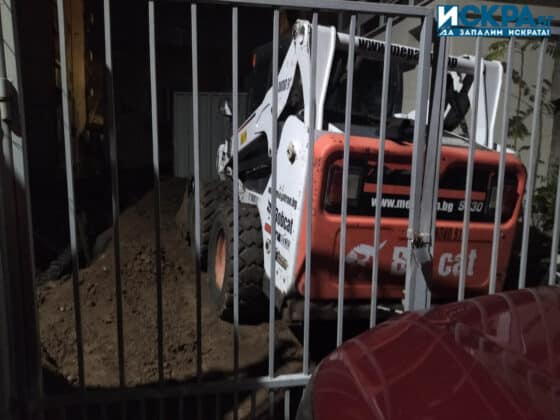 Багер в частния имот на Мария Желязкова