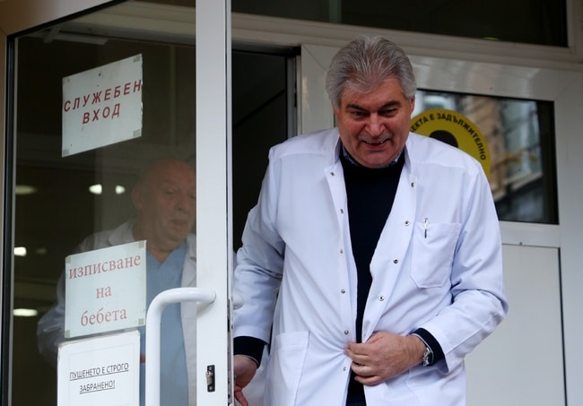 Д-р Румен Велев бе отстранен от поста си на директор