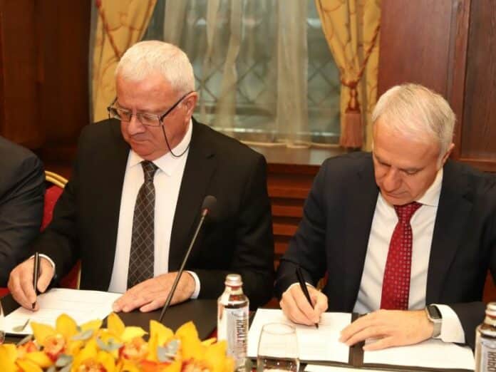 Подписване на договор