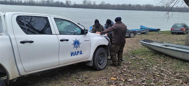 Голямо количество бракониерски мрежи бяха иззети а на две лица