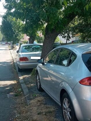 Паркирани автомобили