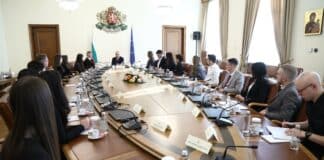 Премиерът Гълъб Донев се срещна със студенти