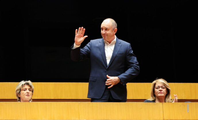 Спектакъл за НСА