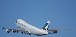 Джъмбо джет 747.