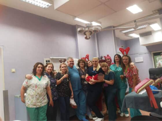 Лекари с бебето