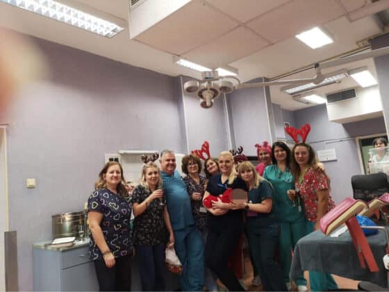 Лекари с бебето