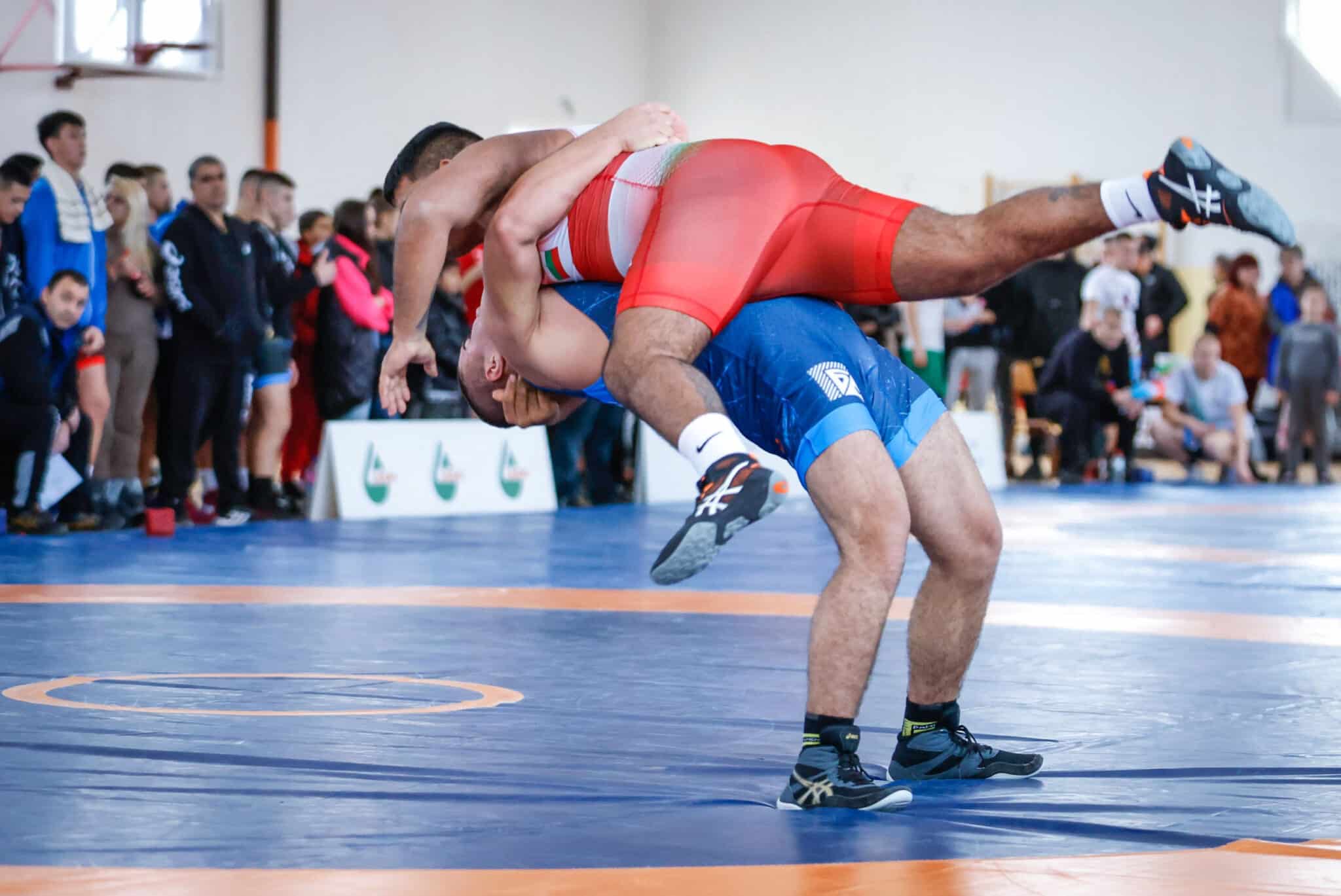 Международната федерация по борба UWW допусна руснаци и беларуси до