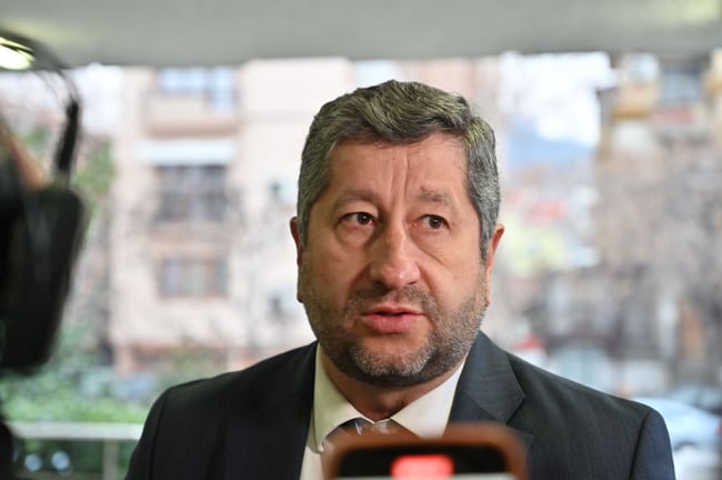 Съпредседателят на Демократична България ДБ Христо Иванов отправи остра критика