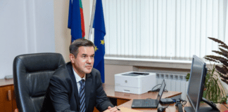 Министър Никола Стоянов