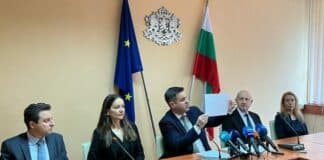 Никола Стоянов и екипът му