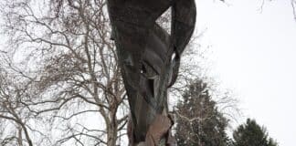 Паметник "Свидетелят"