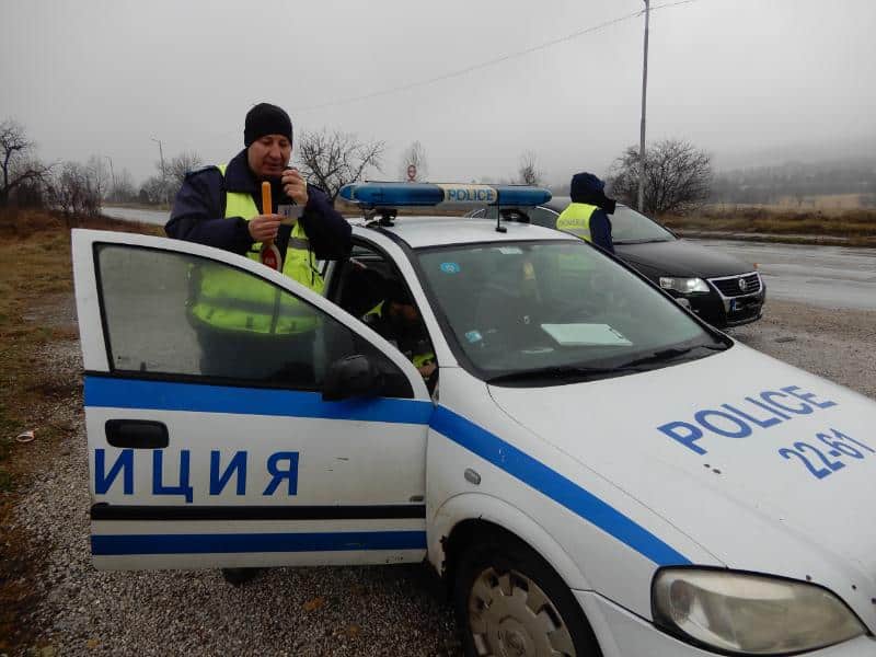 С полицейска мярка в РУ Търговище е бил задържан водач шофирал