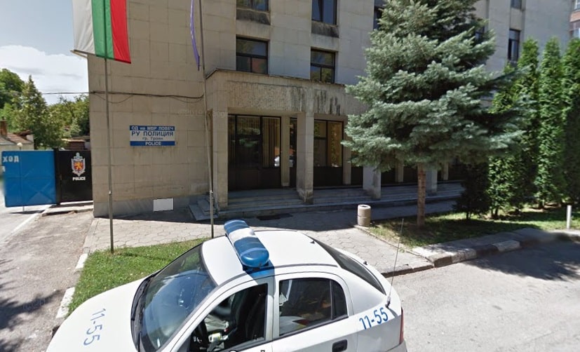 Мъж е арестуван за грубо нарушение на обществения ред пред