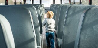 Дете, автобус