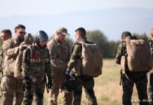 Военнослужещи