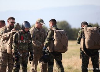 Военнослужещи