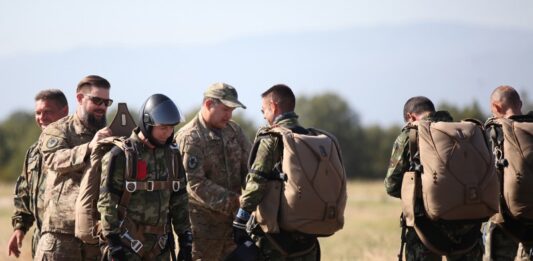 Военнослужещи