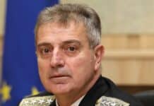 Началникът на отбраната адмирал Емил Ефтимов