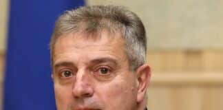 Началникът на отбраната адмирал Емил Ефтимов