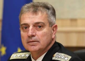 Началникът на отбраната адмирал Емил Ефтимов