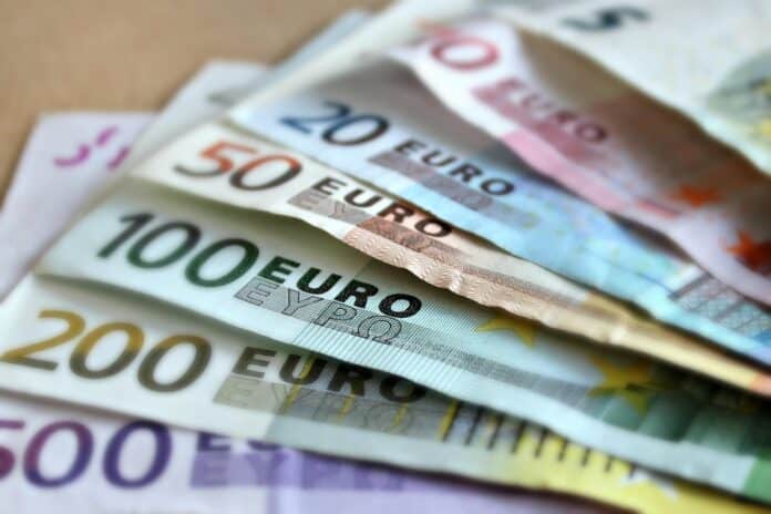 Банкноти - евро.