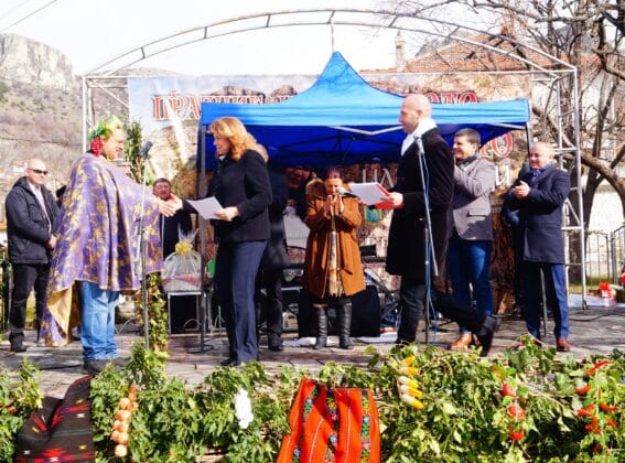 Илияна Йотова