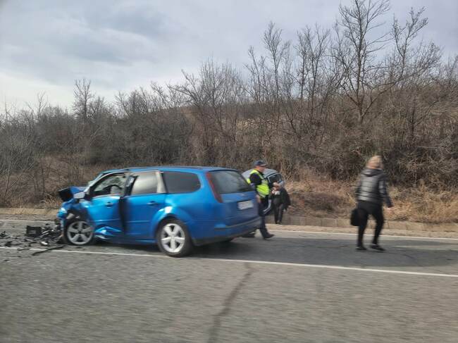 Шестима души са пострадали при тежка катастрофа в Кюстендилско този