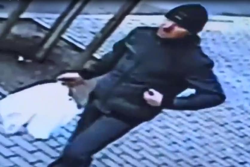 Крадец. Снимка: Скрийншот от видео
Посред бял ден крадец е отмъкнал