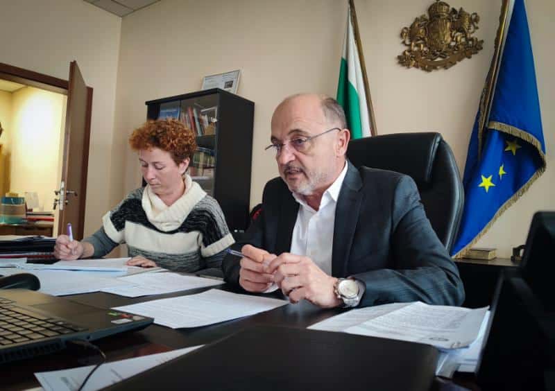 Отново заявяваме че имаме прекомерно много ваксини нисък ваксинационен обхват