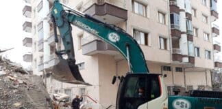 Разчистване на отломки