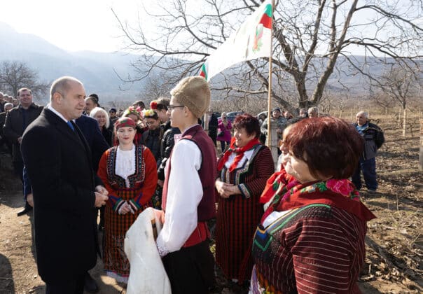 Румен Радев в село Устина