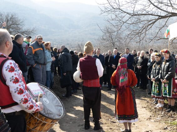 Румен Радев в село Устина