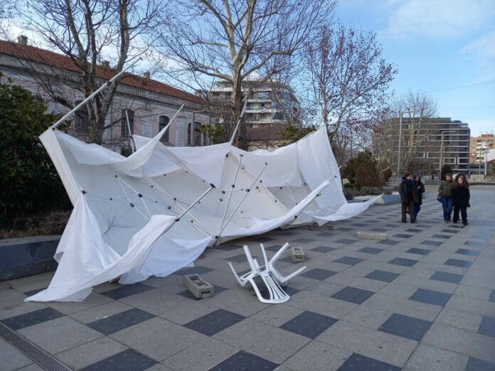 Съборена шатра