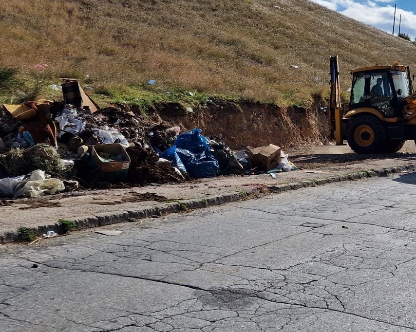 Поредното нерегламентирано сметище на територията на града бе почистено от
