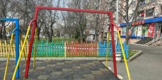 Детска площадка пред блок 57 в Бургас