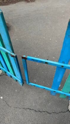 Детска площадка пред блок 57 в Бургас.