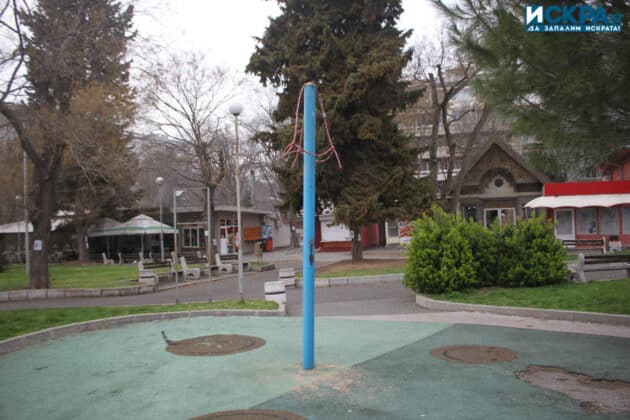 Детска площадка зад ОУ "Братя Миладинови"