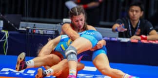 Евелина Николова в червено