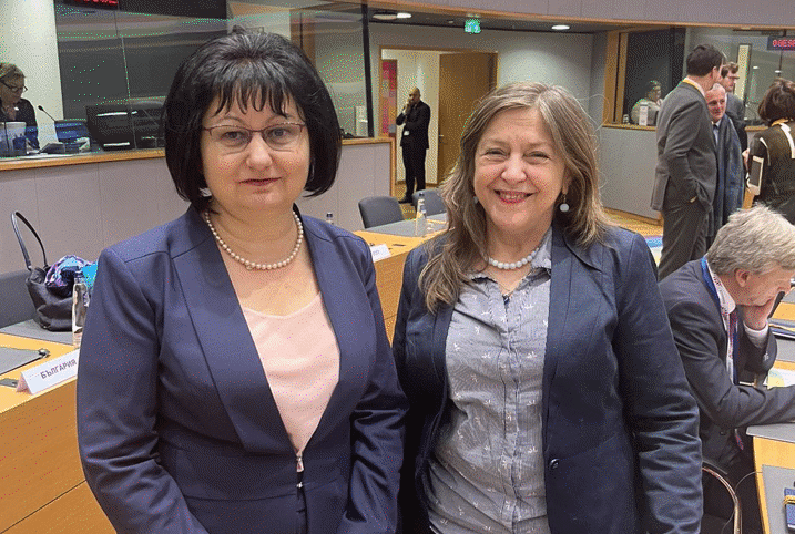 Считаме че подобряването на престижа на учителската професия чрез осигуряване