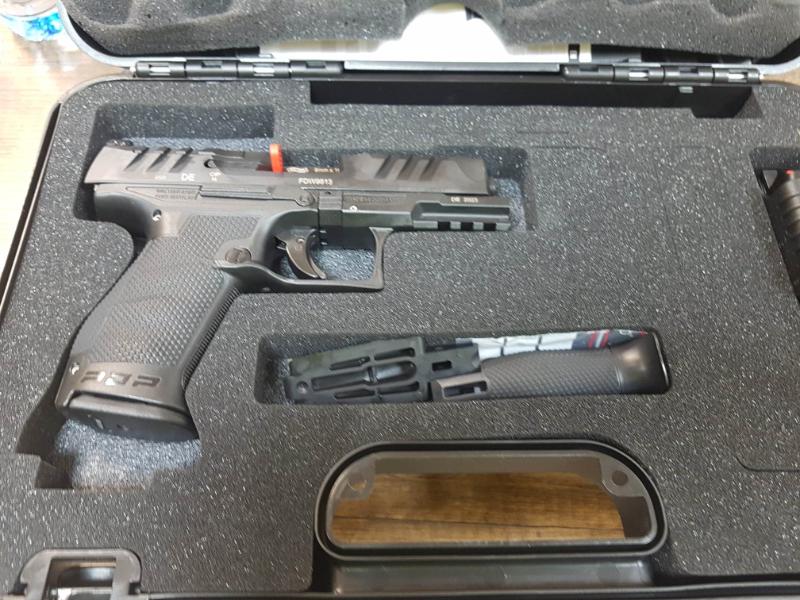 Днес в сградата на ОДМВР Хасково заместник министър Емил Ганчев е връчил