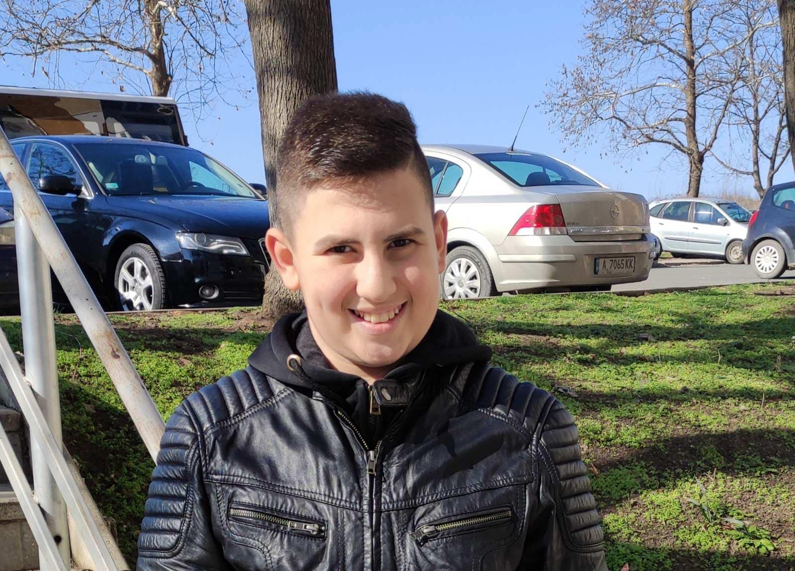 Християн Василев е само на 12 години и е изправен