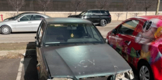 Изоставен автомобил