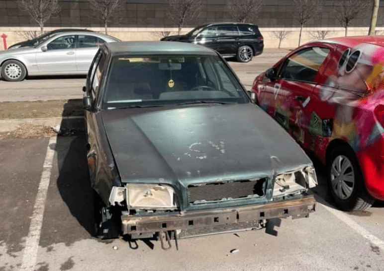 Хиляди изоставени автомобили блокират улиците и паркингите в София а