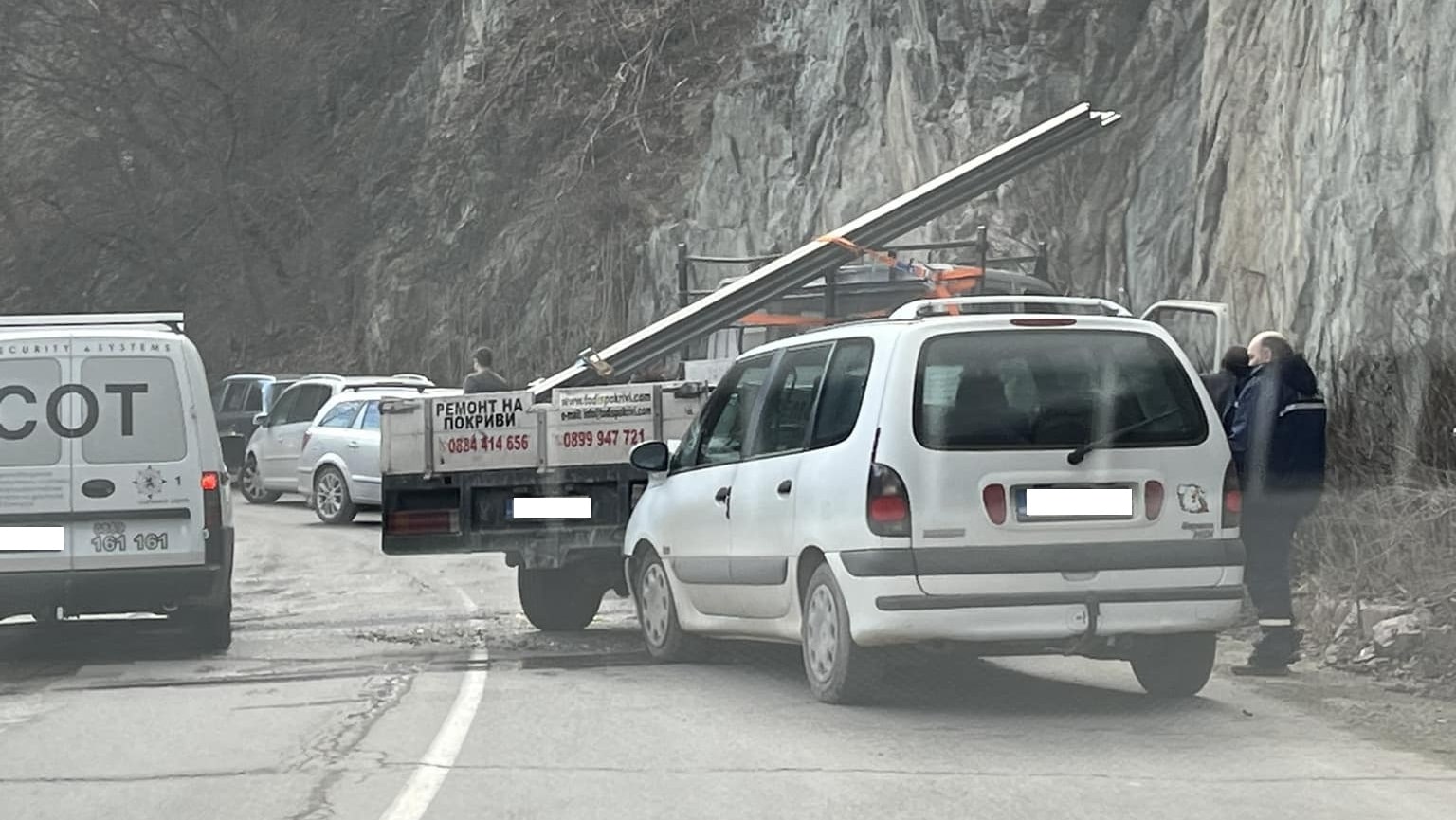 Верижна катастрофа е възникнала на Самоковско шосе“, край Кокаляне, съобщиха