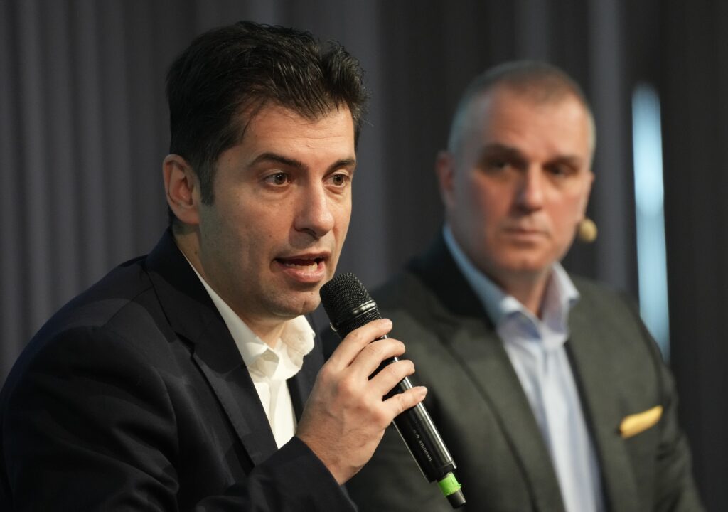  Кирил Петков 