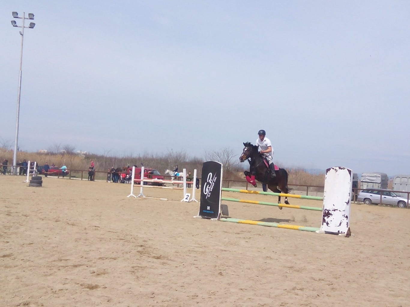 От 11 00 часа на 4 март ще започнат конните надскачания